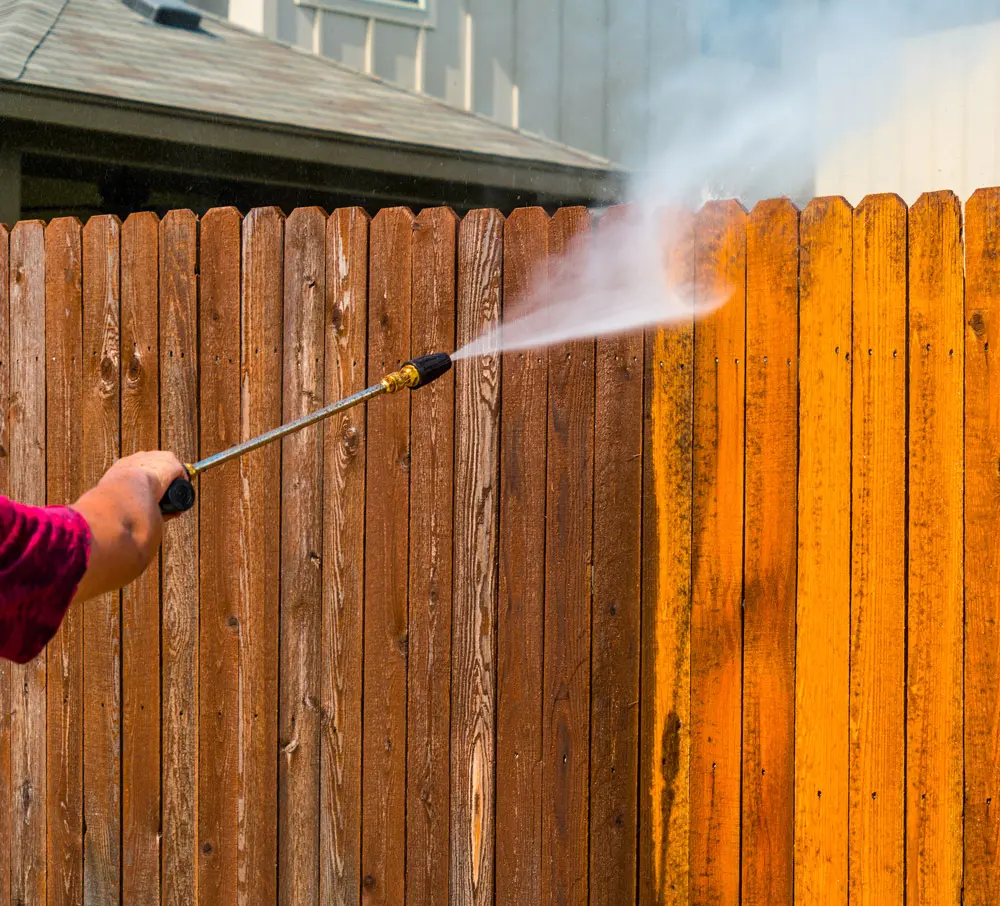 cleaning-fence-GettyImages-1212846791