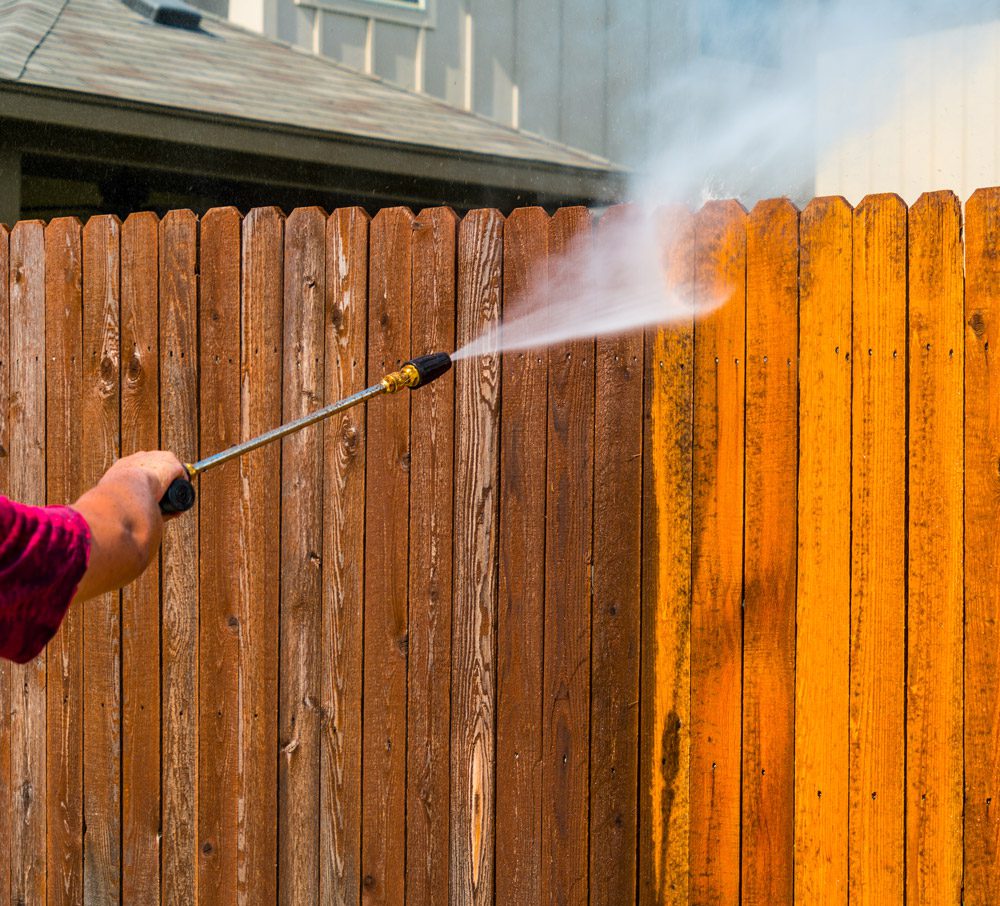 cleaning-fence-GettyImages-1212846791